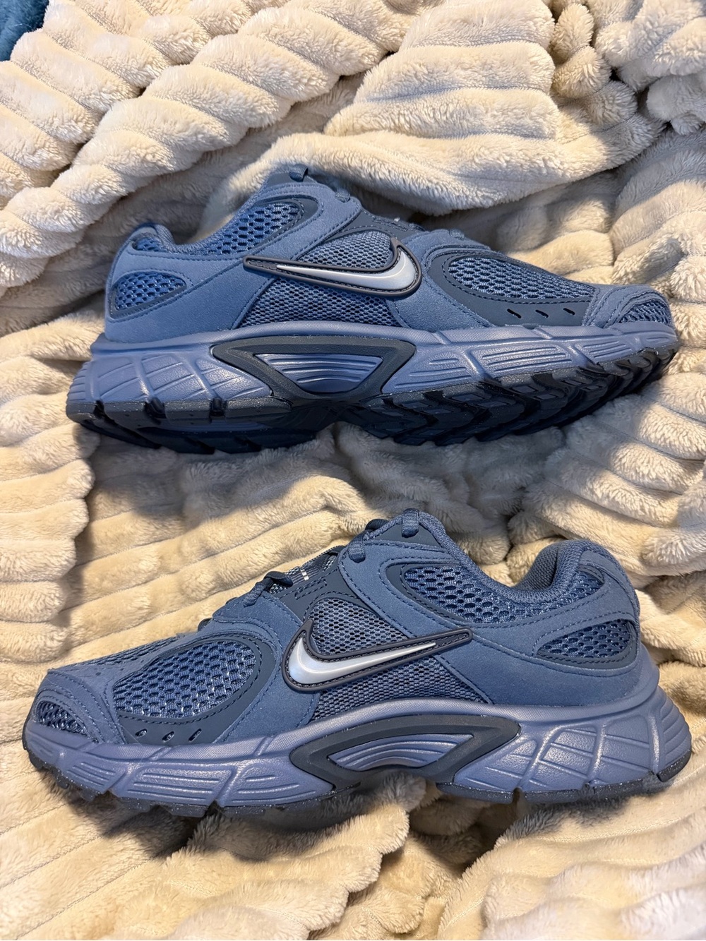 NWT Nike V5 RNR - Picture 2 of 6